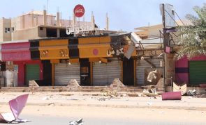 Pelo menos 330 mortos e 3.200 feridos nos confrontos no Sudão, segundo a OMS