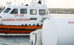 Migrações: Cerca de 500 migrantes chegaram à costa italiana nas últimas horas