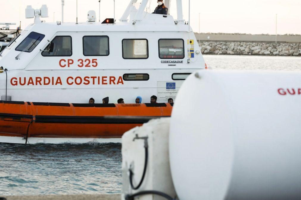 Migrações: Cerca de 500 migrantes chegaram à costa italiana nas últimas horas