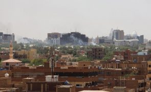 França e Turquia iniciam retirada de cidadãos e pessoal diplomático do Sudão