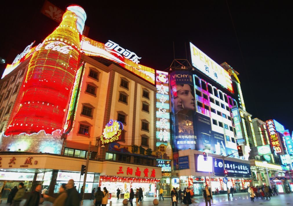 Cidade chinesa de Xangai regulará iluminação para combater poluição luminosa