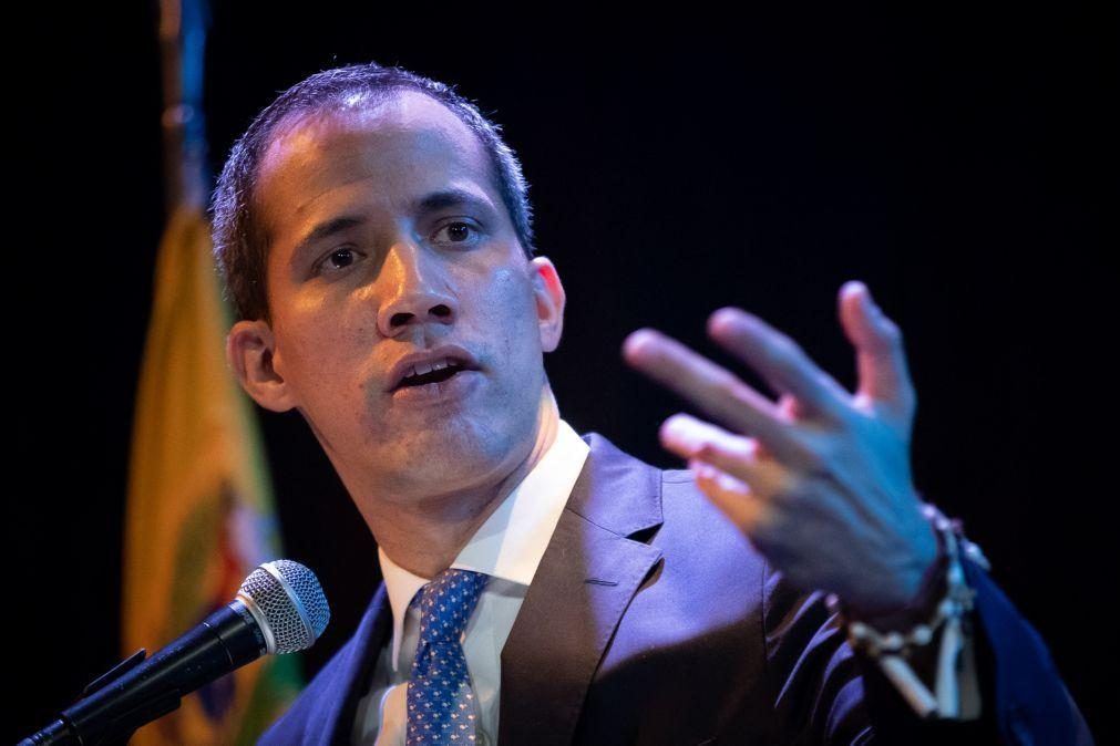 Colômbia expulsa opositor venezuelano Juan Guaidó