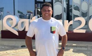 Ronaldo tira homem do porta-bagagens do carro com 7 pessoas a bordo