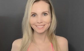 Mãe mórmon deixa religião de lado e torna-se estrela sexy no OnlyFans
