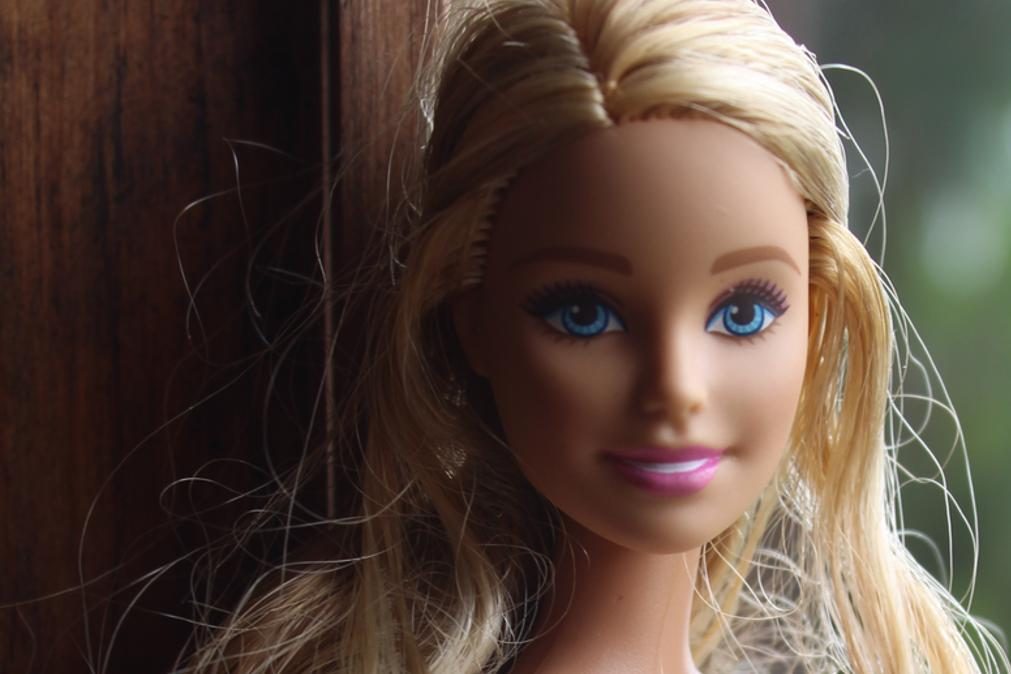 Crescente popularidade da boneca Barbie leva a explosão de lucros da Mattel