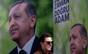 Putin apoia recandidatura de Erdogan, líder de 