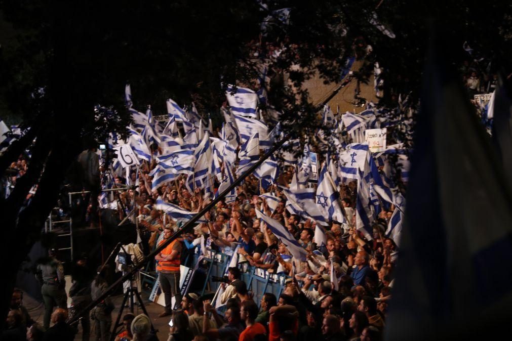 Milhares de israelitas manifestam-se em apoio à reforma de Netanyahu