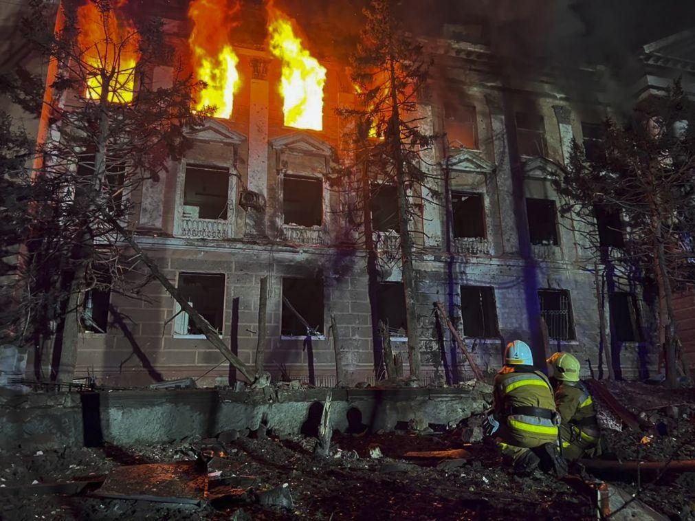 Ataques russos a várias cidades na Ucrânia causam pelo menos dois mortos