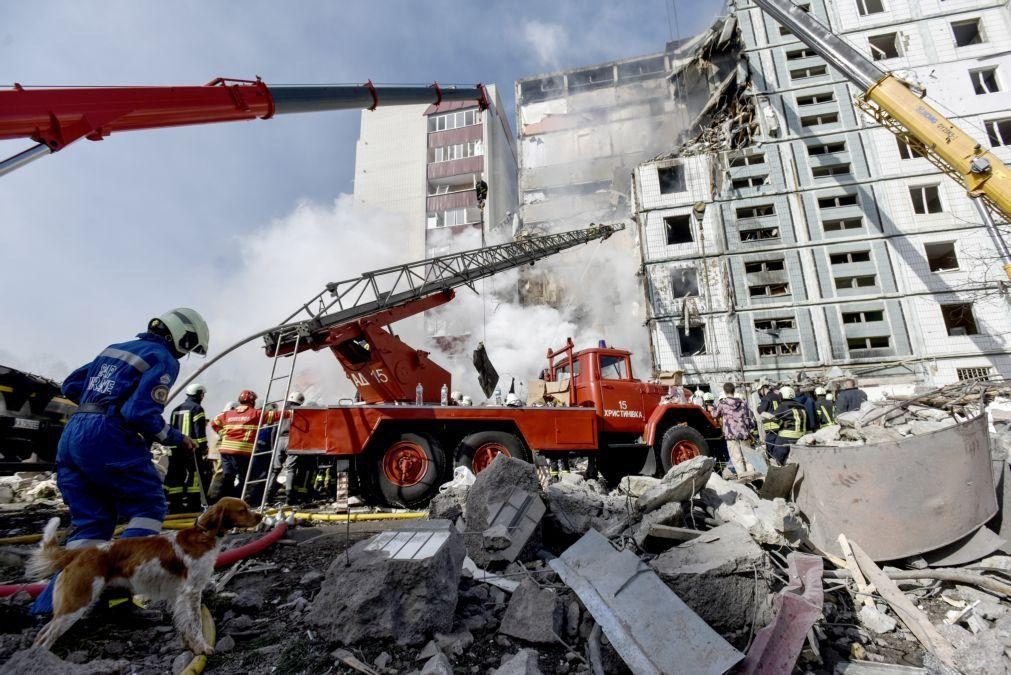 Bombardeamentos da última noite na Ucrânia são crime de guerra e