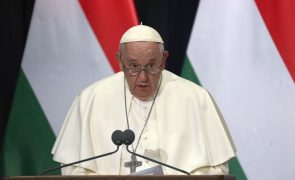Papa Francisco defende acolhimento de imigrantes na viagem à Hungria