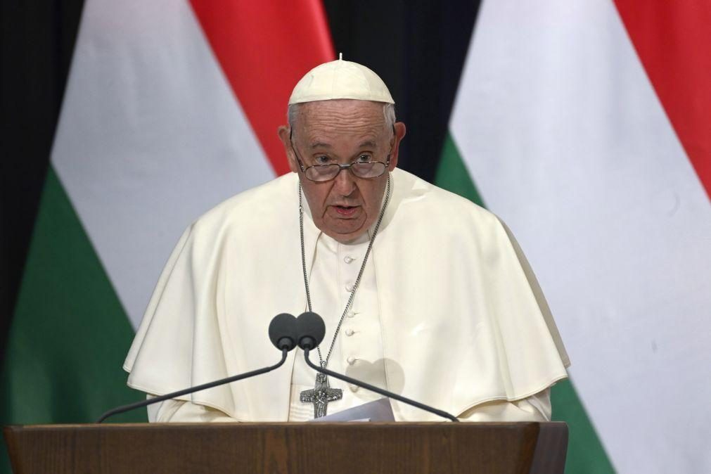 Papa Francisco defende acolhimento de imigrantes na viagem à Hungria