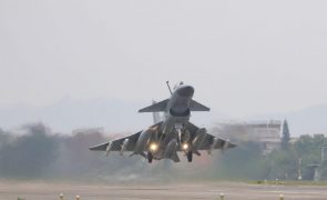Taiwan deteta 17 aeronaves e seis navios de guerra chineses