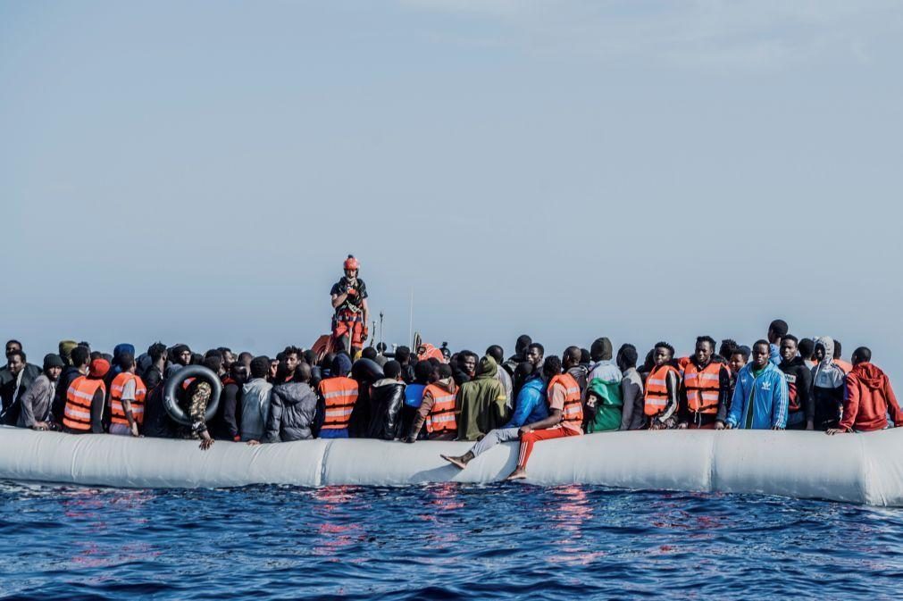 Mais 470 migrantes intercetados no mar e devolvidos à Libia