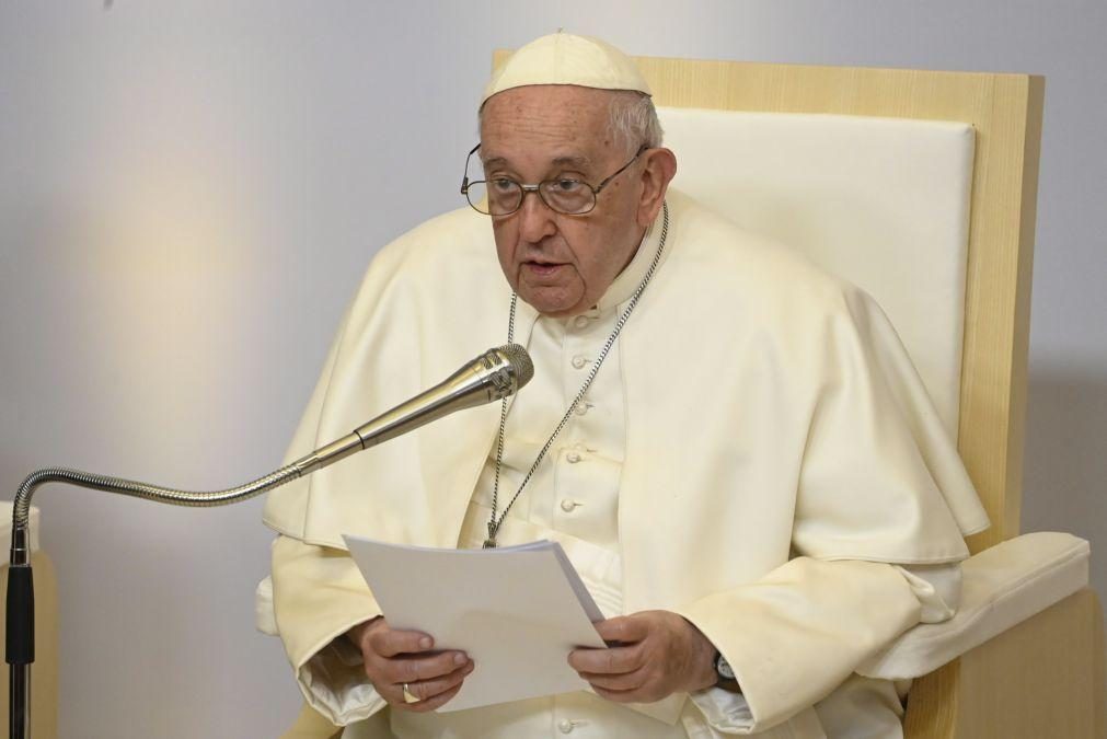 Papa Francisco apela aos países para