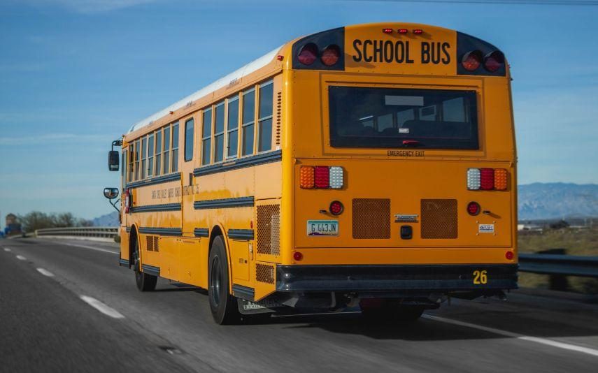Dillon Reeves - Menino de 13 anos salva autocarro escolar após motorista desmaiar [vídeo]