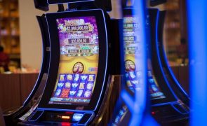 Operadora de jogo em Macau MGM China de volta aos lucros no primeiro trimestre