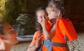 Cláudia Vieira ruma ao Algarve com as filhas para dias de aventura: 