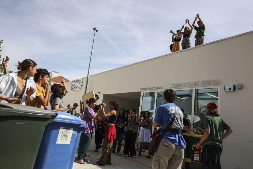 Ativistas iniciam nova ocupação no Liceu Camões em Lisboa