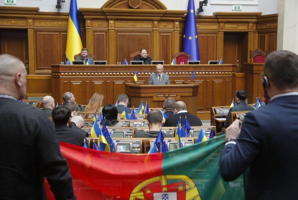 Santos Silva destaca empenho de Portugal em ampliar coligação que apoia Kiev
