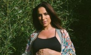Dânia Neto Exibe a barriguinha! 