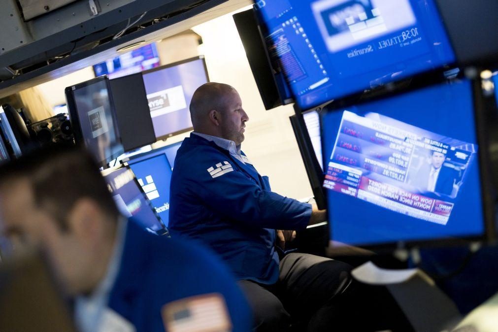 Wall Street segue em baixa com bancos regionais sob pressão
