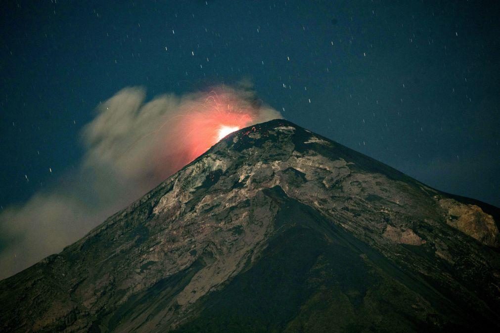 Erupção vulcânica no sul da Guatemala leva à retitada de mais de mil habitantes