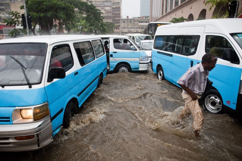 Fortes chuvas em Luanda provocam pelo menos dois mortos e inundações generalizadas