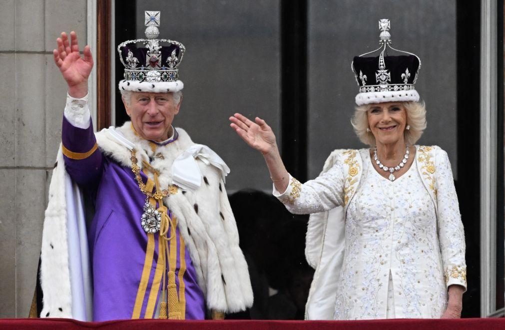 Reis Carlos III e Camila agradecem aos que contribuíram para celebrar a coroação