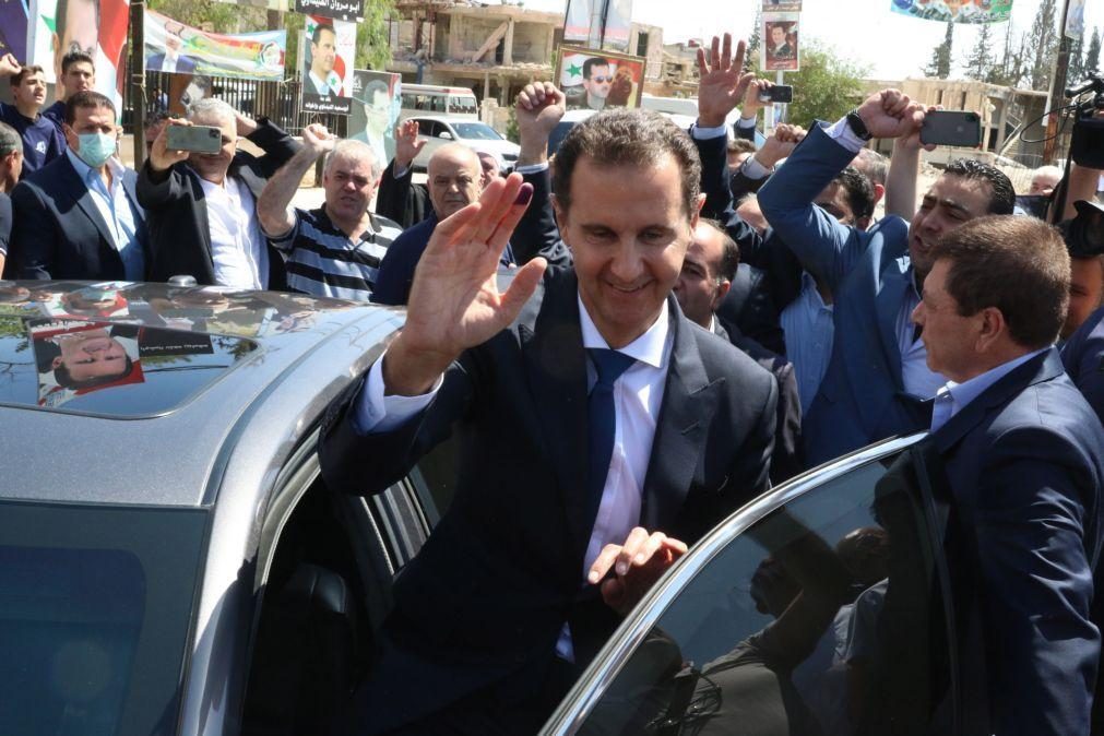 Bashar al-Assad agradece papel dos Emirados na reintegração da Síria na Liga Árabe