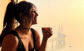 Priyanka Chopra era tão popular junto dos adolescentes que pai meteu barras na janela do quarto