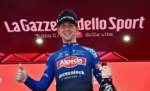 Giro: Kaden Groves vence quinta etapa marcada por quedas, Andreas Leknessund segue líder
