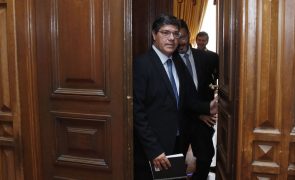 Líder parlamentar do PS acusa Chega de comportamento  