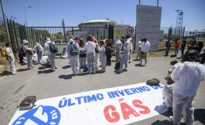 Mais de 150 ativistas em marcha para parar o gás no Porto de Sines