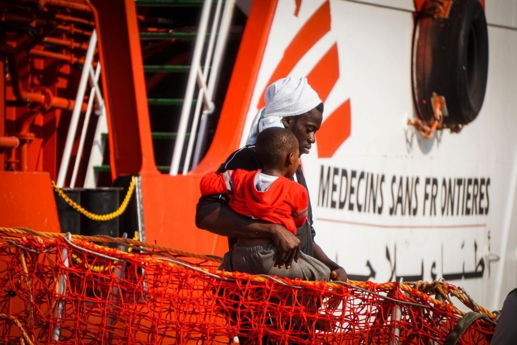 Médicos Sem Fronteiras resgatam cerca de 600 imigrantes no Mediterrâneo central