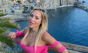 Joana Amaral Dias Arranca suspiros em biquíni reduzido
