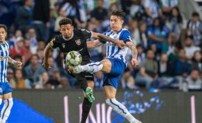 FC Porto vence Casa Pia com reviravolta e mantém-se na corrida ao título