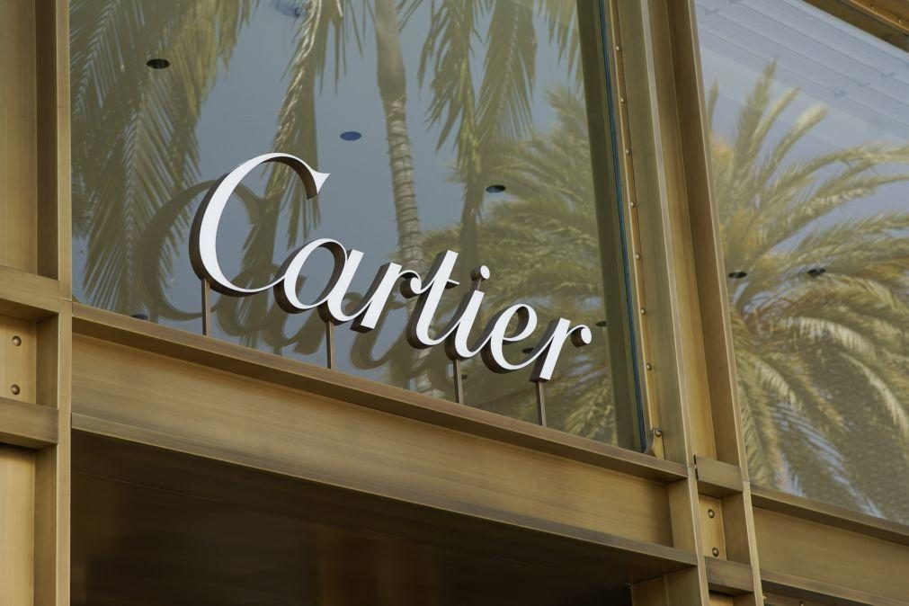 Cartier criticada por usar imagem de tribo amazónica devastada pela mineração ilegal de ouro