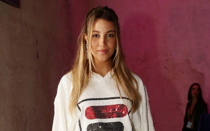 April Ivy Arranca suspiros em biquíni: