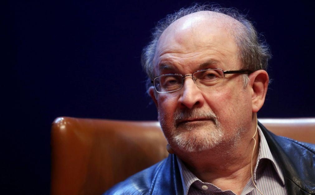 Salman Rushdie alerta que a liberdade de expressão está gravemente ameaçada