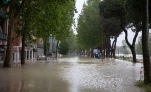 Chuvas fortes em Itália levaram hoje à evacuação do Autódromo de Imola