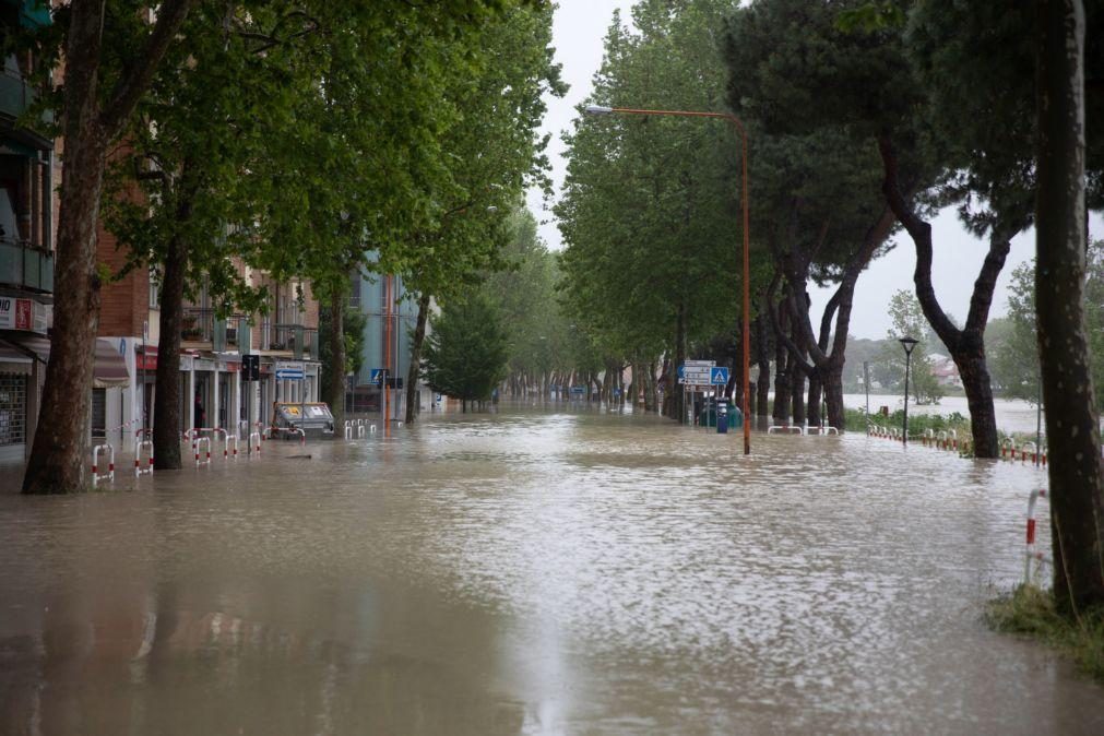 Chuvas fortes em Itália levaram hoje à evacuação do Autódromo de Imola