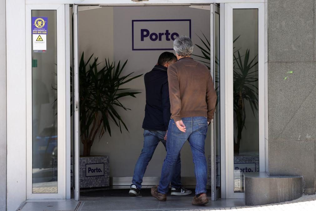 Rui Moreira considera normal presença da PJ na Câmara do Porto