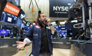 Wall Street fecha em alta aliviada com cenário de acordo sobre limite da dívida
