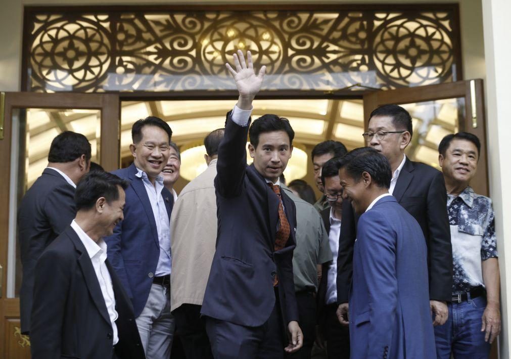 Dois partidos juntam-se à coligação pró-democracia na Tailândia
