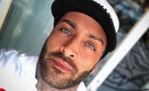 Carlos Sousa aderiu ao site adulto Onlyfans e vende fotos todo nu