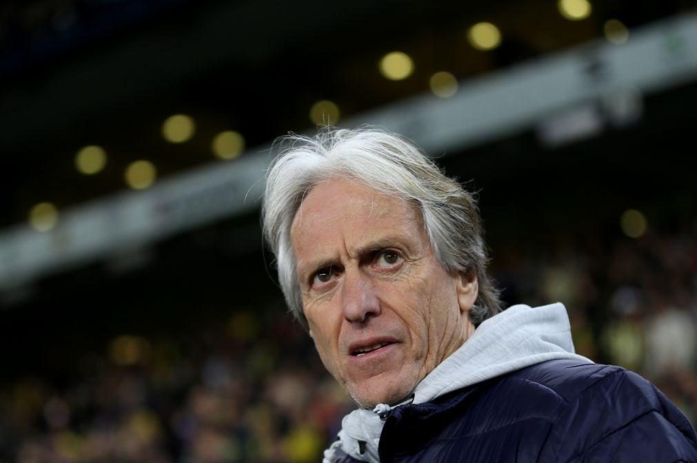 Fenerbahçe, de Jorge Jesus, vence e mantém-se na perseguição ao líder Galatasaray