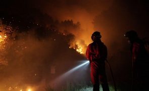 Cerca de 700 desalojados por incêndio na fronteira com Portugal