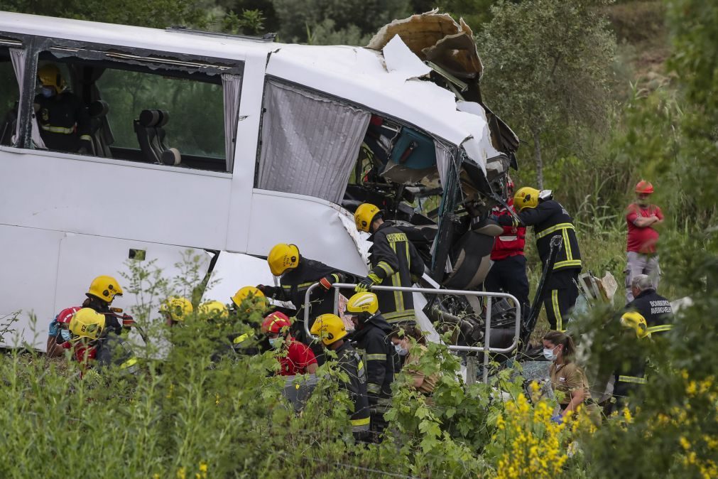 GNR já concluiu investigação ao despiste de autocarro na A1 que causou três mortos