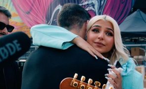 Bárbara Bandeira emocionada recebe mensagem especial dos Coldplay