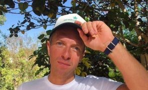Coldplay Chris Martin separado do resto da banda